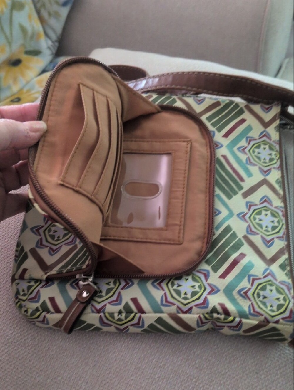 RELIC Patterned Crossbody Bag Cream with Brown Light Blue And Red Trim - Picture 2 of 3